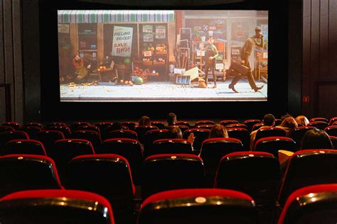 Exemple visuel d'une projection de caméra appliquée à un modèle 3D dans 3ds Max.