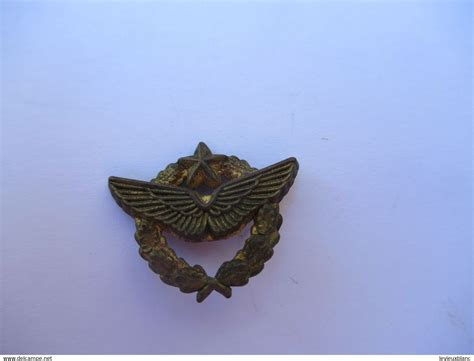 Illustration d'un ancien insigne de pilote militaire français