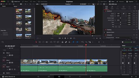 Photo montrant un ensemble de matériel DaVinci Resolve, incluant un Speed Editor, un panneau de couleur et une console Fairlight.