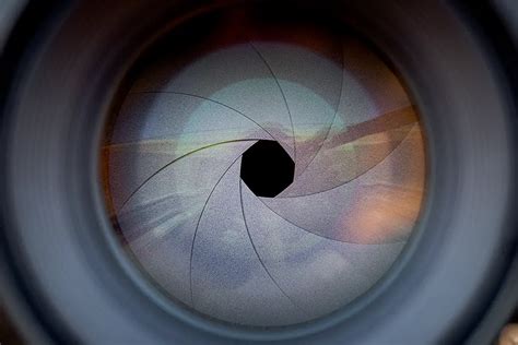 Comparaison de ronds de bokeh avec un diaphragme à 8 lamelles (plus rond) et un diaphragme à 6 lamelles (plus anguleux).