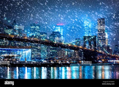 Photographie de New York la nuit sous la neige