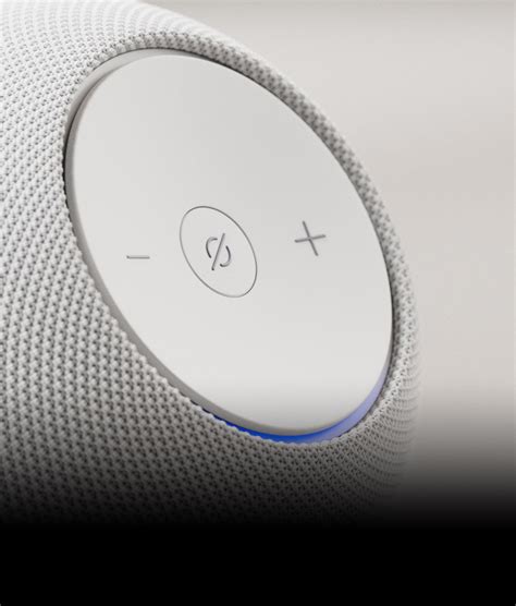 Gros plan sur les boutons de commande situés sur le dessus de l'enceinte Bose SoundLink Revolve.