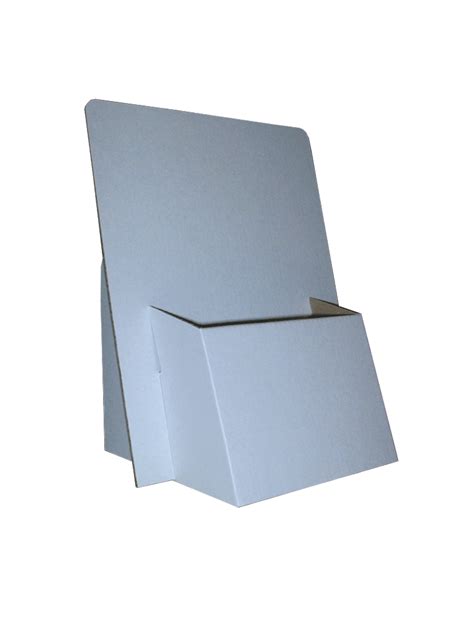 Illustration montrant la facilité de transport d'un présentoir A5 en carton plié à plat.