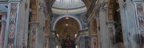Vue d'ensemble des Grottes du Vatican, montrant l'architecture souterraine et les différentes chapelles.