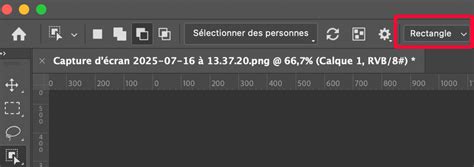 Capture d'écran de Photoshop CS5 montrant la sélection d'un objet avec l'outil Lasso et le menu Edition ouvert sur l'option Remplir.
