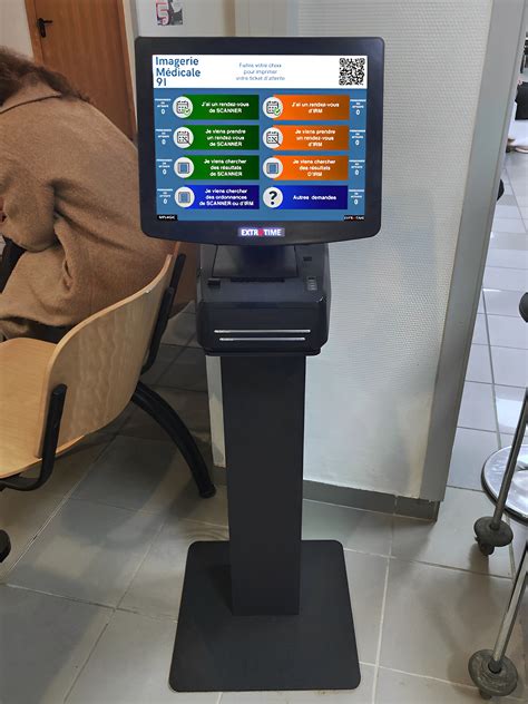 Interface de RawTherapee montrant la gestion de la file de traitement.