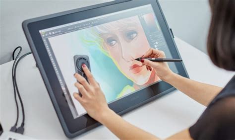 Infographie comparant les différentes gammes de tablettes Wacom (Cintiq, Intuos, MobileStudioPro) et leurs caractéristiques.