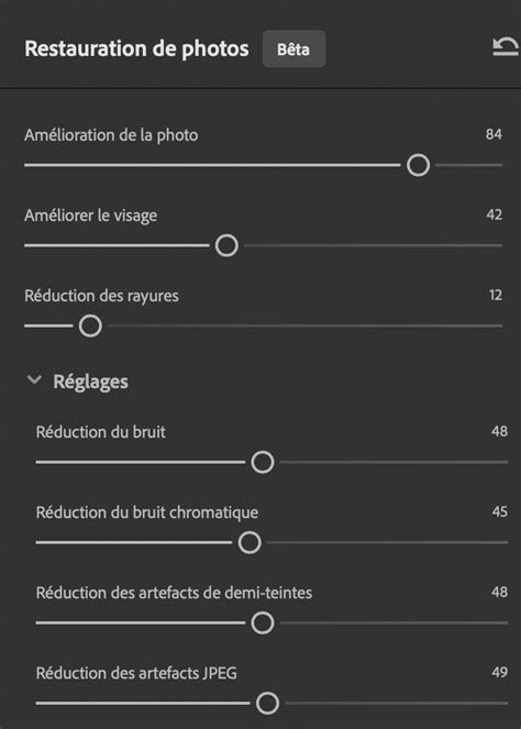 Exemple de piles de visages détectés dans Lightroom Classic, avec une zone pour nommer la personne