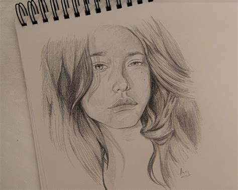 Interface épurée de Sketchbook, axée sur le dessin et le croquis.