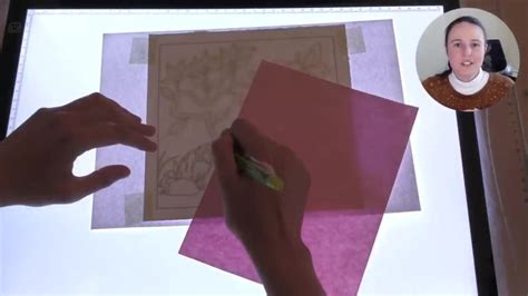 Application de l'aérographe sur un calque transparent pour créer une ombre