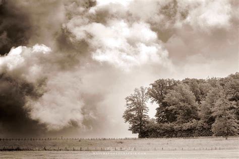 Photo après conversion en noir et blanc, virage partiel sépia et ajout d'une vignette.