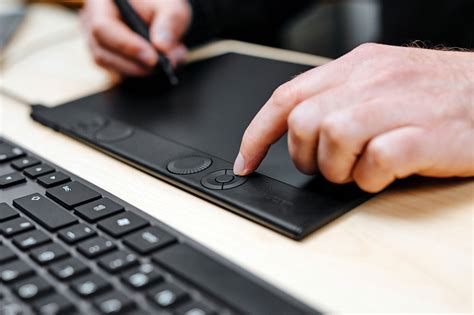 Schéma de connexion de la Wacom Intuos à un ordinateur