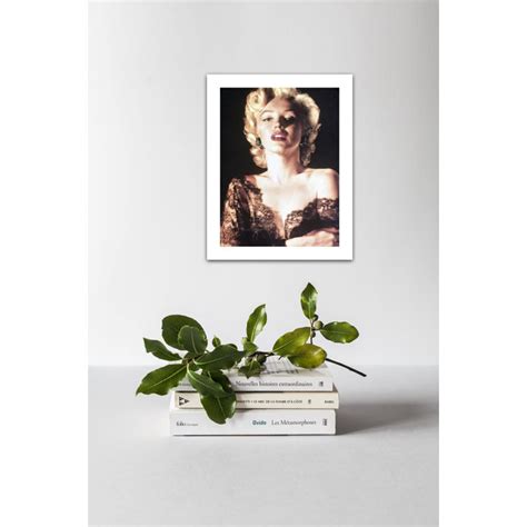 Photographie de Marilyn Monroe dans un cadre de chambre d'hôtel, style
