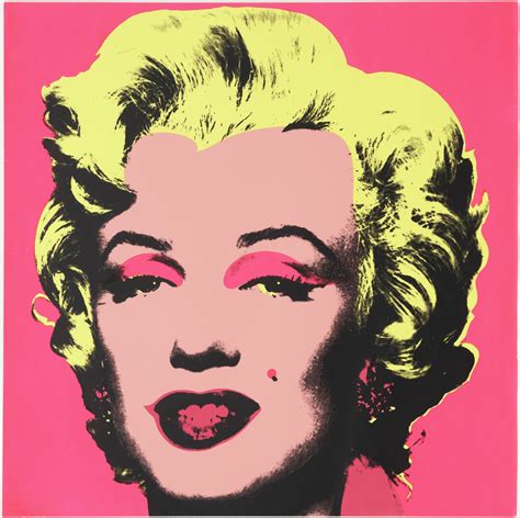 Vue rapprochée d'une œuvre de Warhol montrant la répétition du visage de Marilyn avec des variations de couleurs audacieuses.