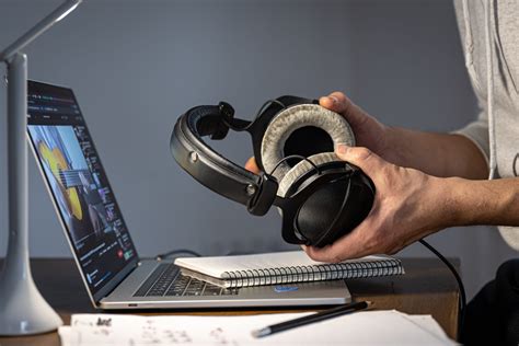 Rendu photoréaliste d'un casque audio texturé avec des matériaux réalistes