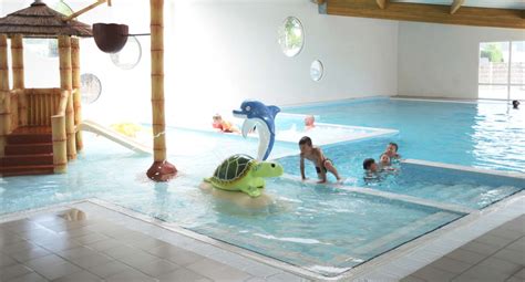 Piscine chauffée et pataugeoire du Camping Château du Gibanel
