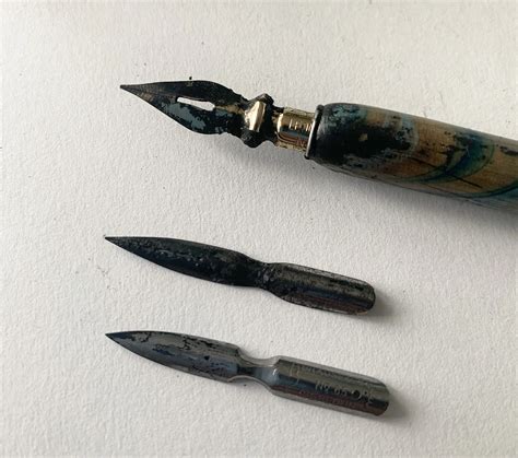 Utilisation de l'outil Plume pour dessiner une forme