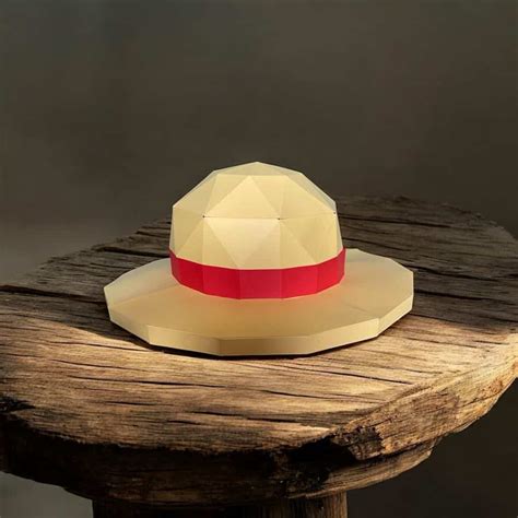 Image du Chapeau de Luffy en papercraft et de l'Astronaute Among Us