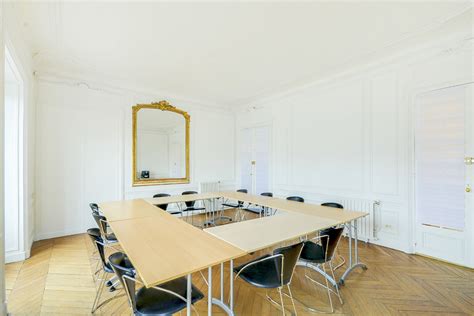 Schéma illustrant différentes dispositions possibles de fenêtres flottantes dans Photoshop : côte à côte, superposées, en cascade.