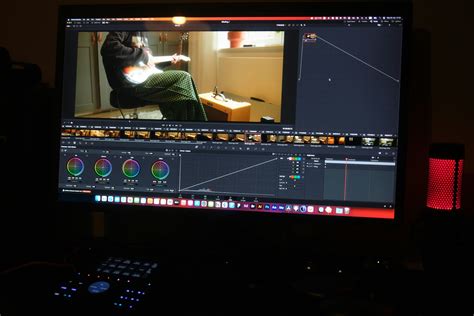 Schéma comparant les exigences matérielles pour les versions passées et actuelles de DaVinci Resolve.
