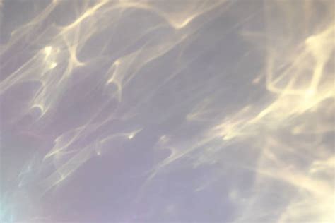 Exemple visuel d'un effet caustique simulant la lumière sous l'eau.