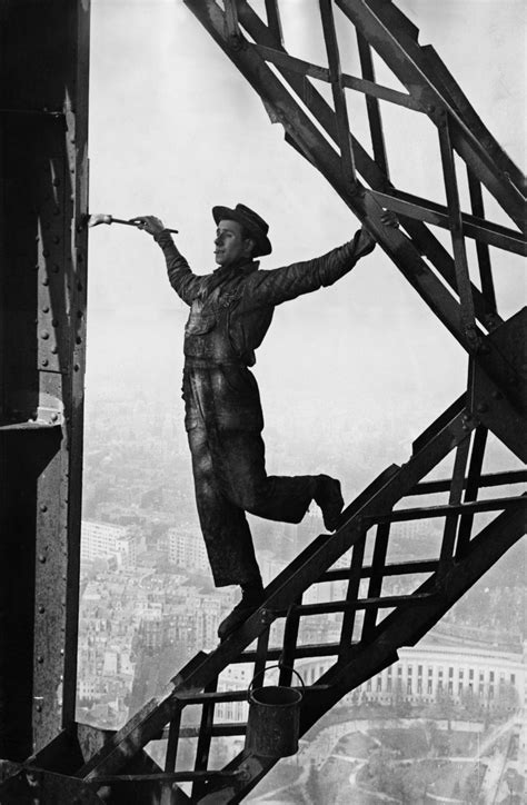 Photographie emblématique de Marc Riboud, Le peintre de la Tour Eiffel