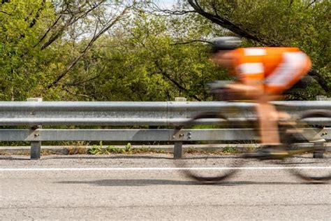 Exemple de photo avec un effet de flou de mouvement sur un sujet dynamique (ex: voiture, danseur)