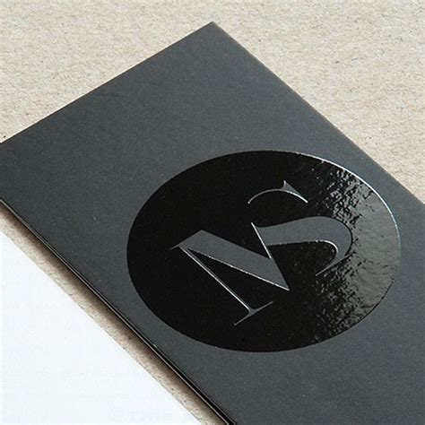 Exemple de carte de visite avec vernis sélectif brillant sur le logo