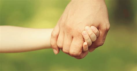 Schéma expliquant la relation entre un calque parent et un calque enfant dans After Effects