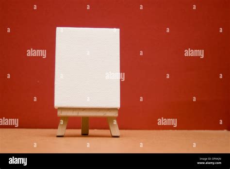 Illustration d'une toile canvas vierge avec une texture visible