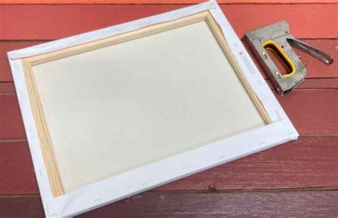 Schéma montrant la structure d'une toile canvas montée sur un cadre en bois