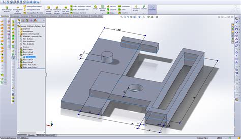 Capture d'écran d'un logiciel de modélisation 3D montrant la création d'un composant spot avec un point d'accroche pour la lumière.